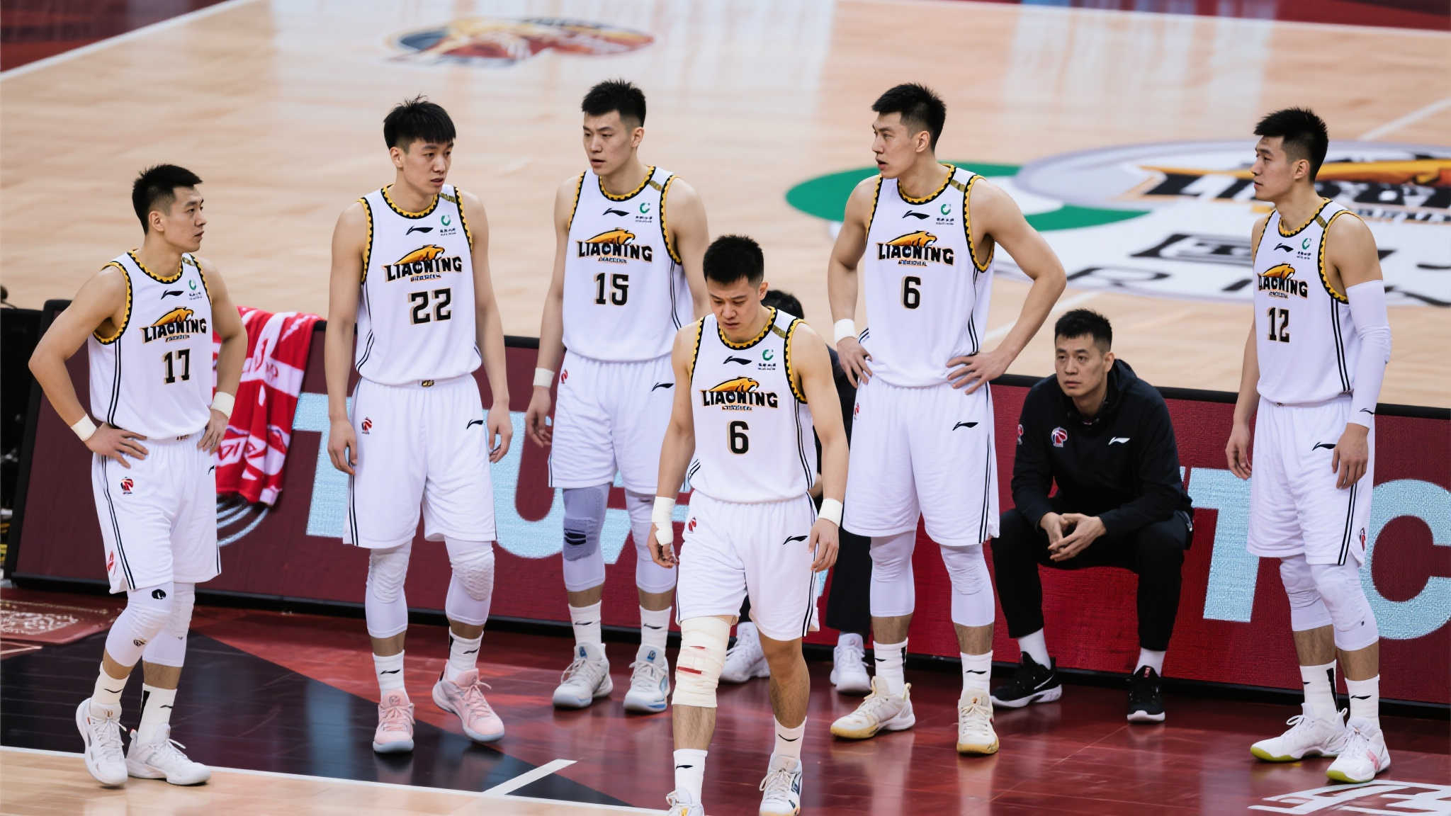 仅剩6人出战，4人带伤作战！争冠热门已到极限，是时候重建了